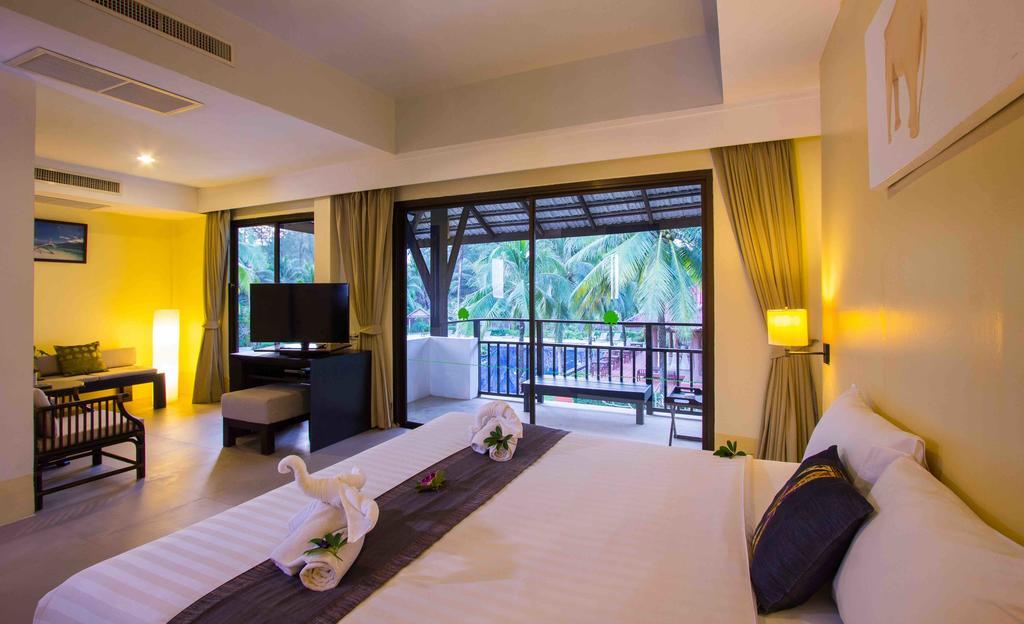 Palm Galleria Resort Khao Lak Exterior photo