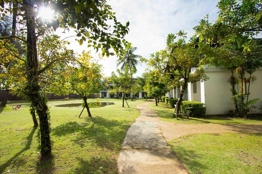 Palm Galleria Resort Khao Lak Exterior photo